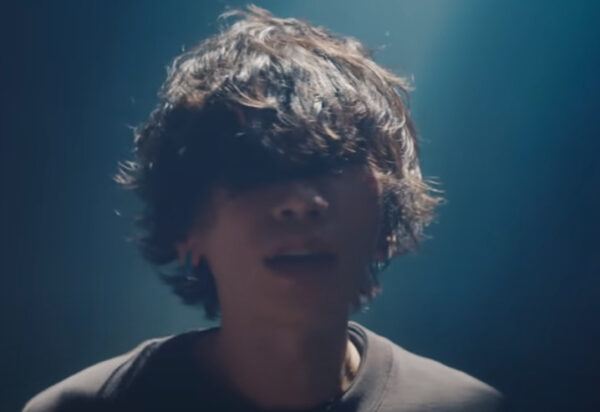 米津玄師のディスコグラフィーを解説！メジャーデビュー曲サンタマリア以降をリリース順に触れてみます！